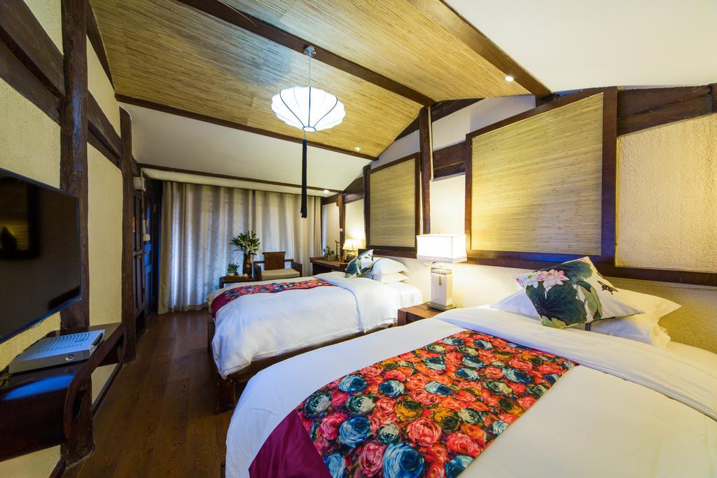 Lijiang Yuntian Palace Hotel Esterno foto