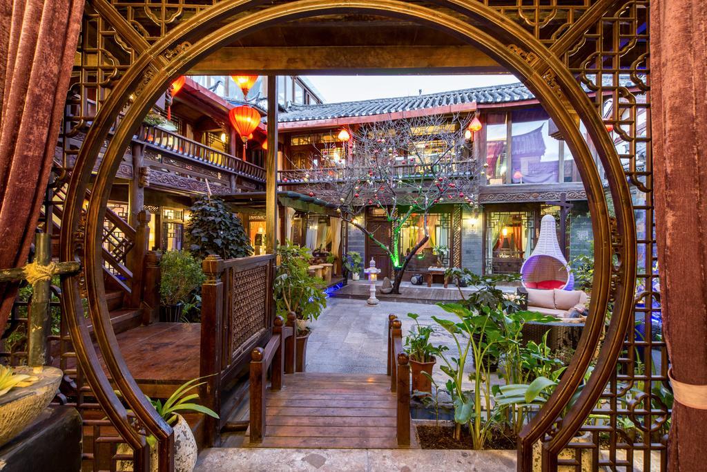 Lijiang Yuntian Palace Hotel Esterno foto
