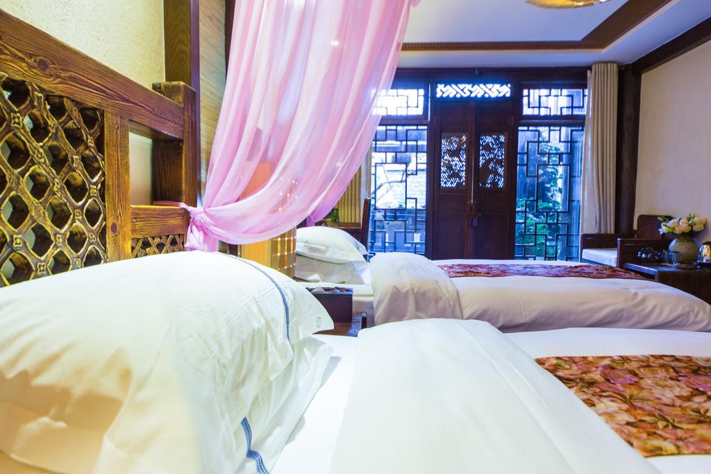 Lijiang Yuntian Palace Hotel Esterno foto